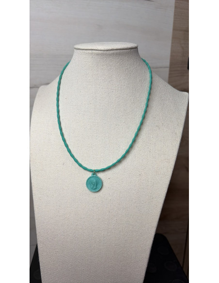 Collares Virgen Niña (Color es de la medalla)